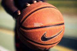 竞技宝官网:NBA总决赛激战正酣，勇士队逆转取胜夺赛点