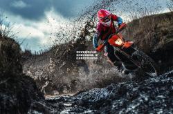 竞技宝官网:混合泳新星闪耀全国锦标赛，破纪录表现引爆泳坛热议